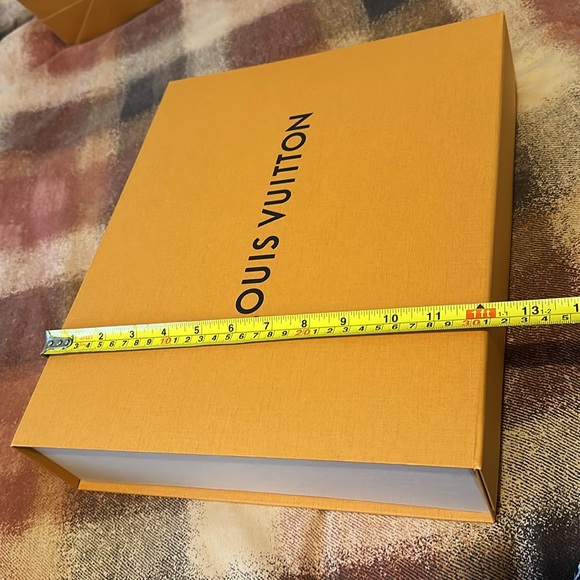 Louis Vuitton empty magnetic box with shopping bag - Picture 3 of 5